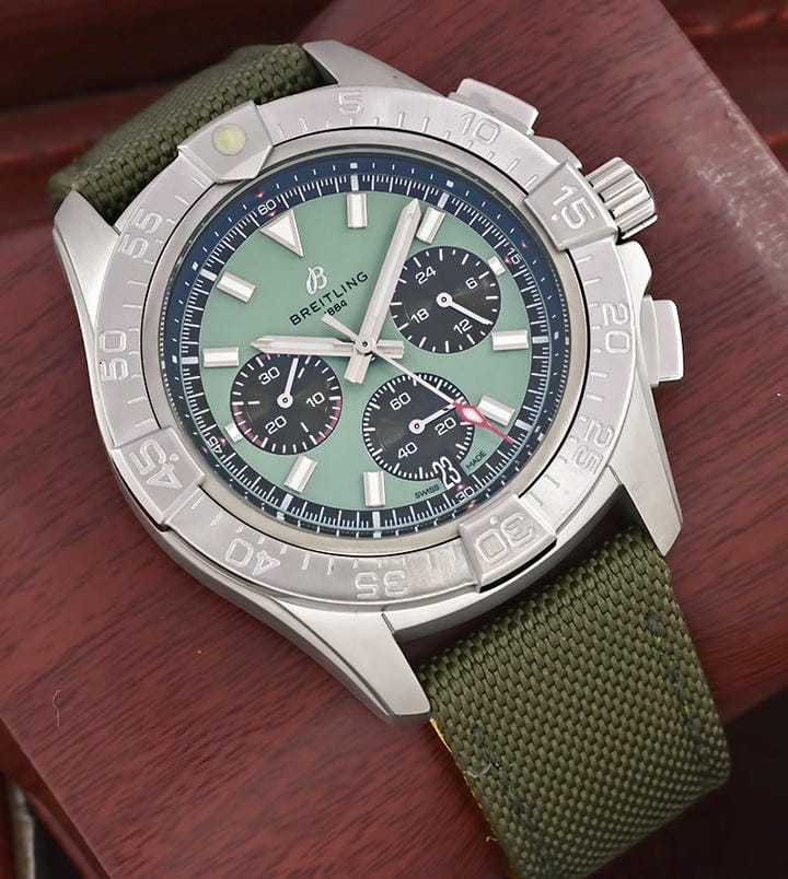 Breitling Avenger B01 Chronograph Green Watch 1768330958 4bfacf85