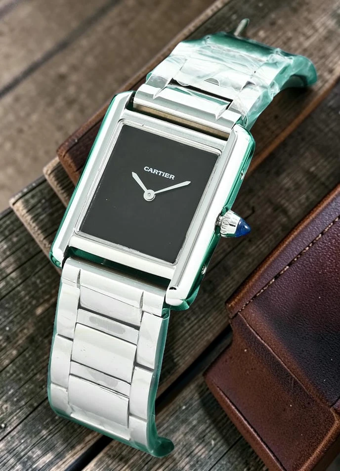 Cartier Tank Must De Dartier Ladoes Watch Front Photoroom