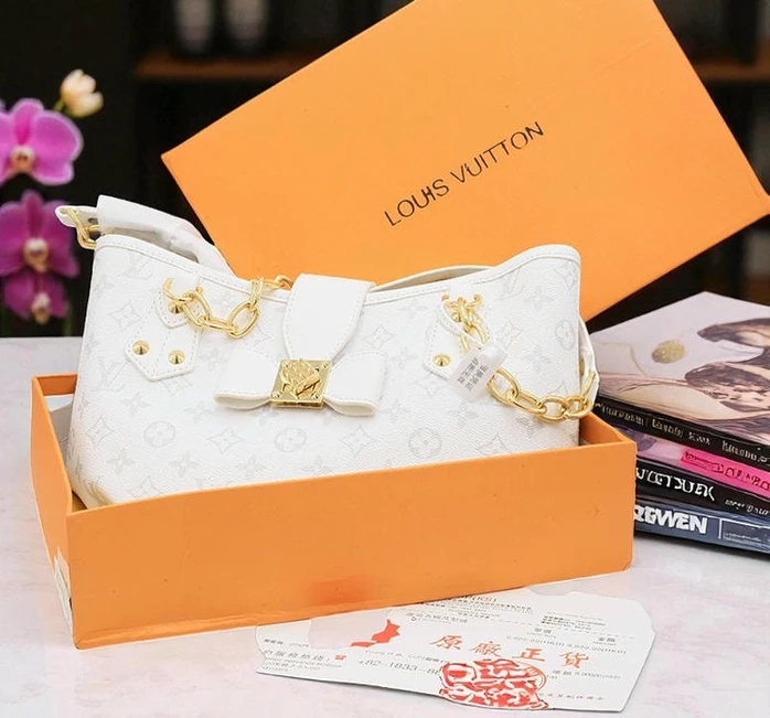 Louis Vuitton Ladies Handbags 016 Pakistan