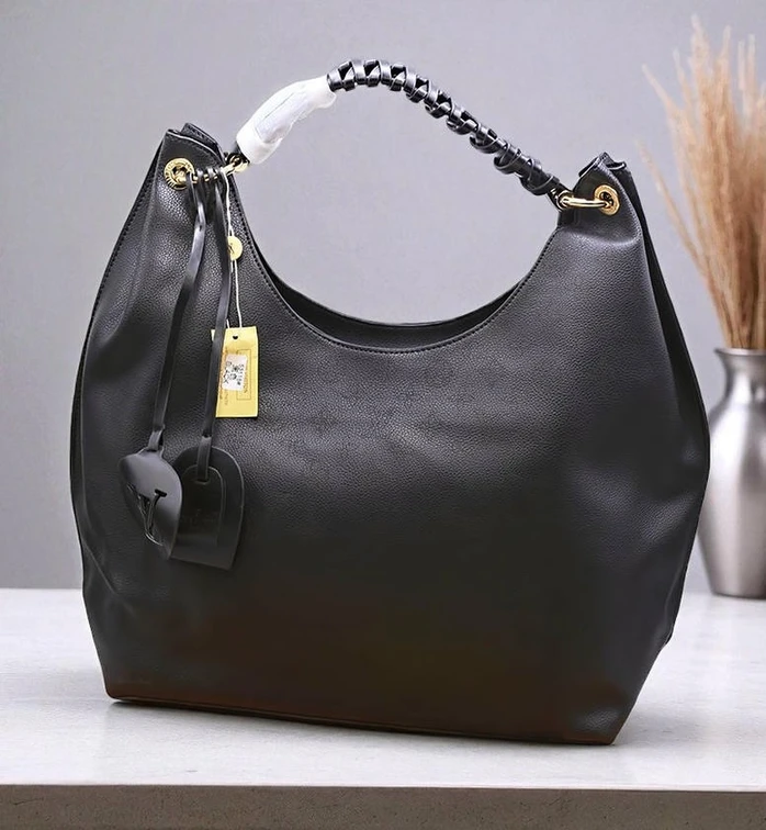 Louis Vuitton Women Handbag88 Pakistan