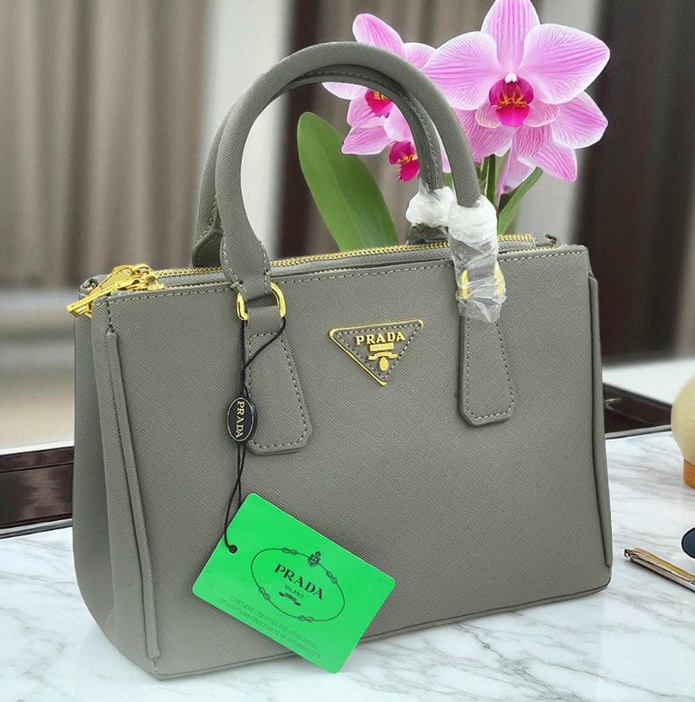 Prada Ladies Leather Handbag421 Pakistan