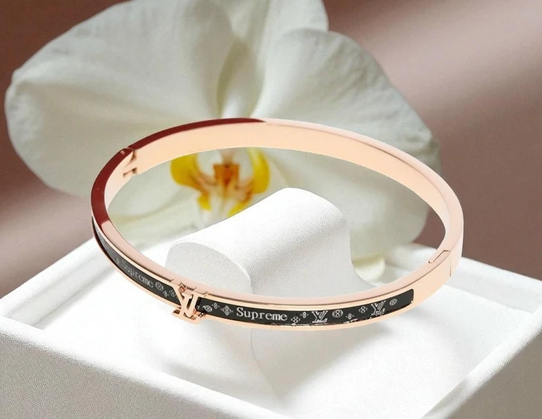 Louis Vuitton Bracelet Pakistan 1765831474 E3c475dc