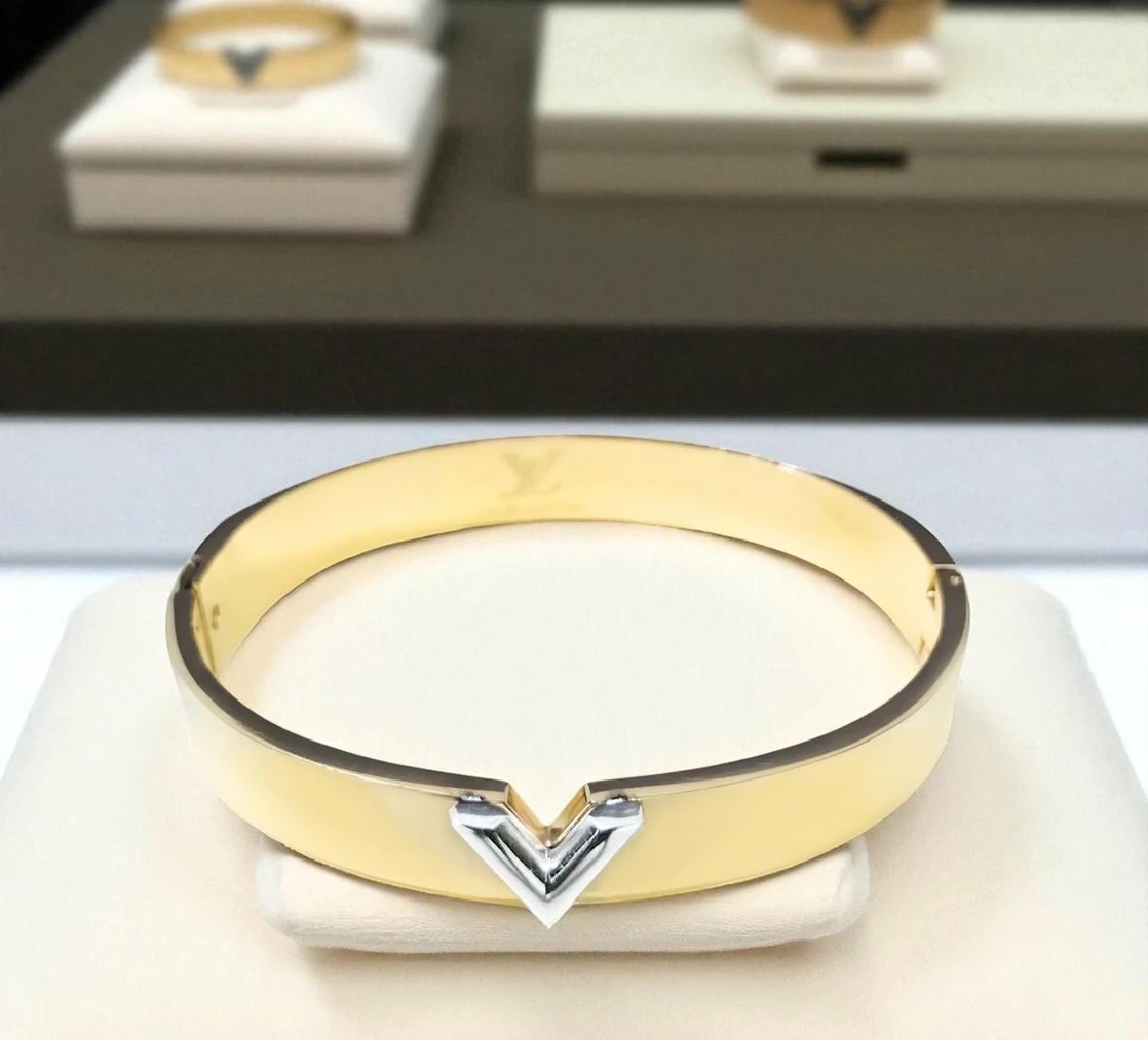 Louis Vuitton Ladies Bracelets Pakistan 1765831476 33bc0b5d