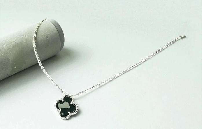 Van Cleef Arpels Alhambra Pendant543 Pakistan