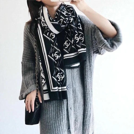 Chanel Women Cashmere Scarf 4 Pakistan 1765831586 5b3297fe