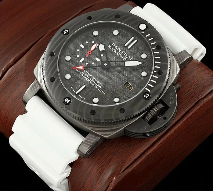 Panerai Submersible Luna Rossa Watch Pakistan
