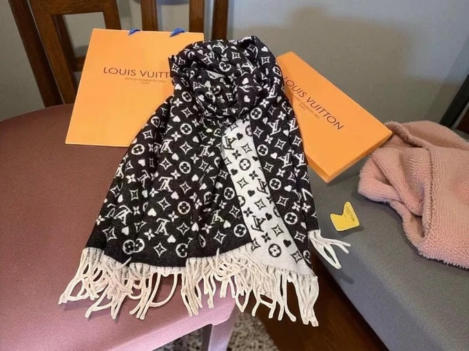 Louis Vuitton Scarves Sale Online773 Pakistan