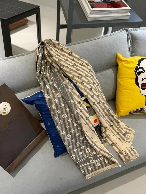 Louis Vuitton Women Cashmere Scarf 92868 Pakistan