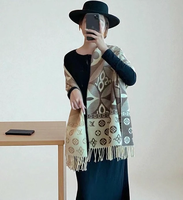 Louis Vuitton Women Cashmere Scarf 92896 Pakistan