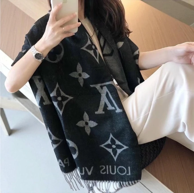 Louis Vuitton Women Cashmere Scarf 92913 Pakistan