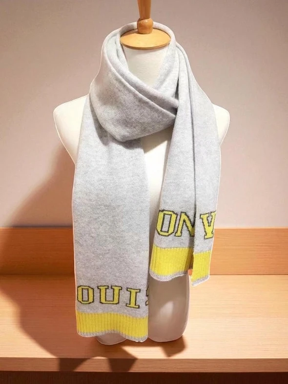 Louis Vuitton Women Cashmere Scarf 92914 1 Pakistan