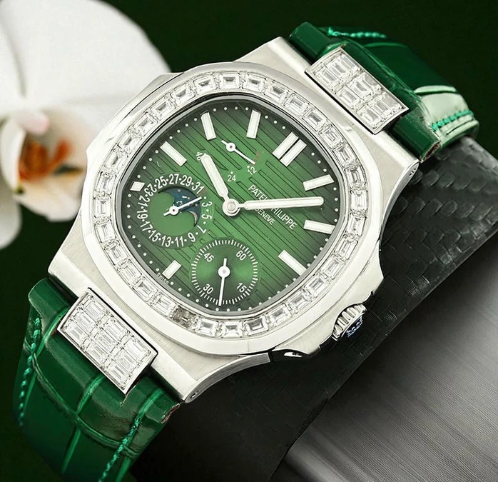 Patek Philippe Nautilus Moon Phase Green Diamond 1 Pakistan 1765831831 58dc390f