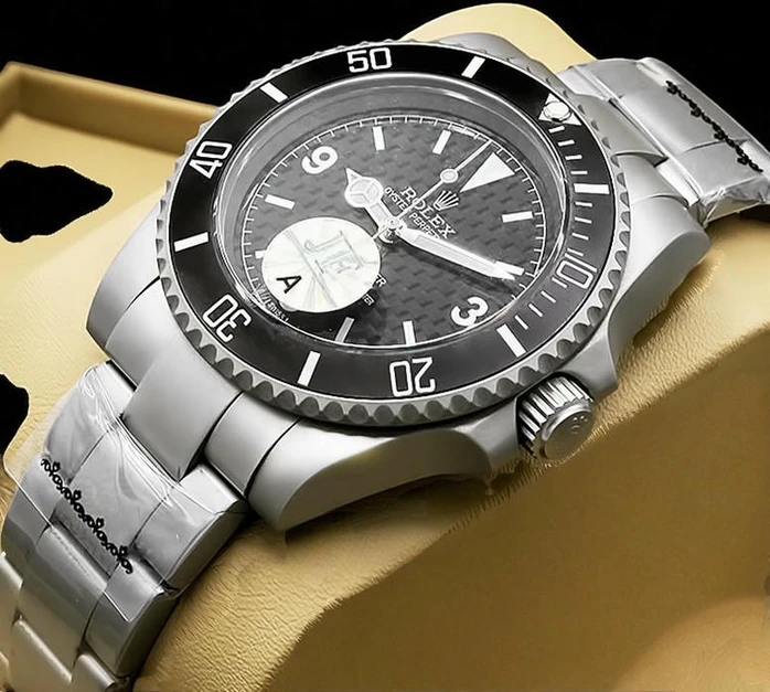 Rolex Oyster Perpetual Submariner01 Pakistan